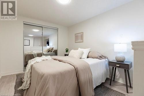 256 Charlton Avenue E, Hamilton, ON - Indoor Photo Showing Bedroom