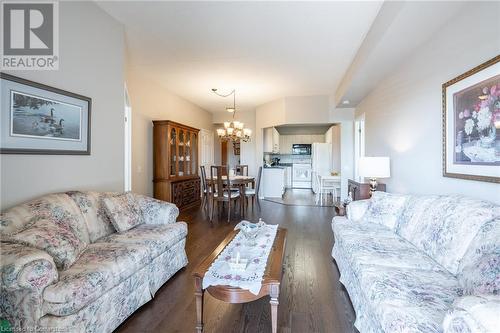 2075 Amherst Heights Drive Unit# 208, Burlington, ON - Indoor Photo Showing Living Room