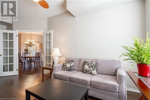 2075 Amherst Heights Drive Unit# 208, Burlington, ON - Indoor Photo Showing Living Room