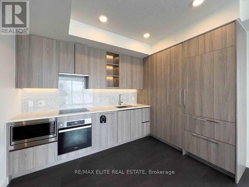 1606 - 85 Mcmahon Drive, Toronto, ON - Indoor Photo Showing Kitchen