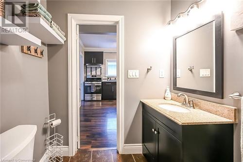 47 Glassco Avenue S, Hamilton, ON - Indoor Photo Showing Bathroom