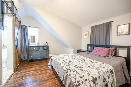 47 Glassco Avenue S, Hamilton, ON - Indoor Photo Showing Bedroom