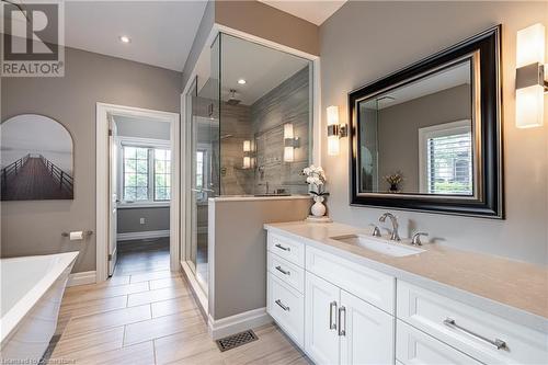 11 Ellington Place, Brantford, ON - Indoor Photo Showing Bathroom