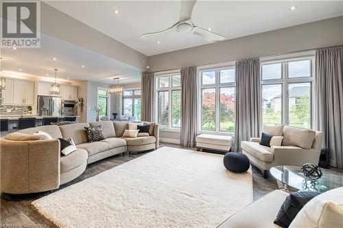 11 Ellington Place, Brantford, ON - Indoor Photo Showing Living Room