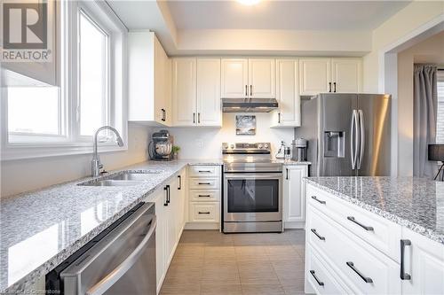 71 Vanilla Trail, Thorold, ON - Indoor Photo Showing Kitchen With Double Sink With Upgraded Kitchen