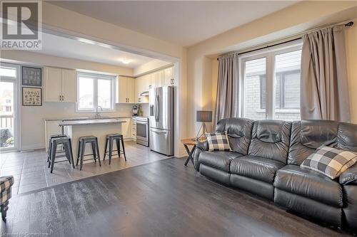 71 Vanilla Trail, Thorold, ON - Indoor Photo Showing Living Room