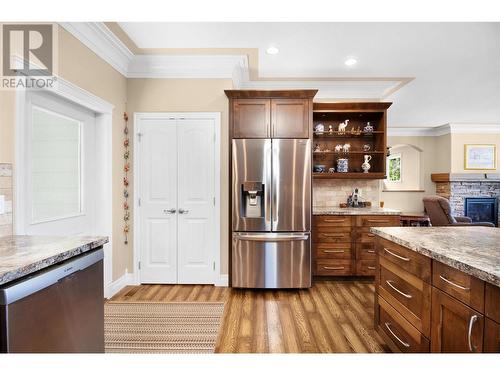 2592 Alpen Paradies Road Unit# 7, Blind Bay, BC - Indoor Photo Showing Kitchen