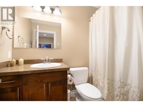 2592 Alpen Paradies Road Unit# 7, Blind Bay, BC - Indoor Photo Showing Bathroom