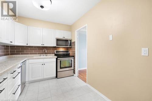 Kitchen - 1359 White Oaks Boulevard Unit# 1604, Oakville, ON - Indoor Photo Showing Kitchen