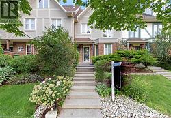 11 WATERFORD Crescent  Stoney Creek, ON L8E 4Z8