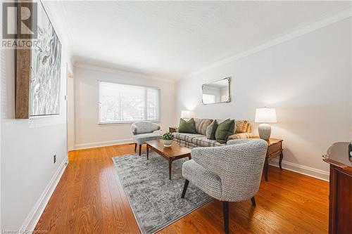 114 Glencarry Avenue S, Hamilton, ON - Indoor Photo Showing Living Room