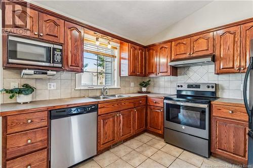 939 Muirfield Drive, Moncton, NB - Indoor Photo Showing Kitchen With Double Sink