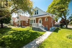 204 PARKDALE Avenue S  Hamilton, ON L8K 3P6