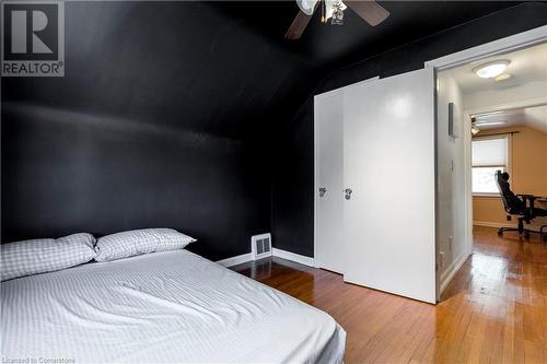 204 Parkdale Avenue S, Hamilton, ON - Indoor Photo Showing Bedroom