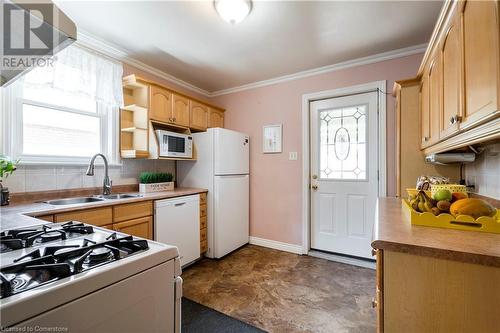 204 Parkdale Avenue S, Hamilton, ON - Indoor Photo Showing Kitchen With Double Sink