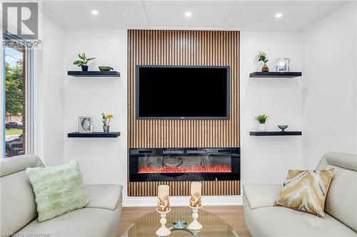 64 Viceroy Court, Hamilton, ON - Indoor Photo Showing Living Room