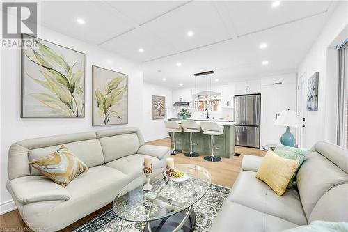 64 Viceroy Court, Hamilton, ON - Indoor Photo Showing Living Room