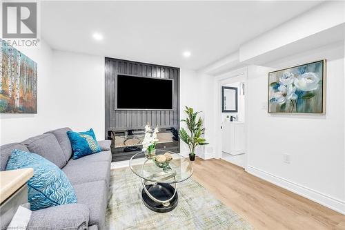 64 Viceroy Court, Hamilton, ON - Indoor Photo Showing Living Room