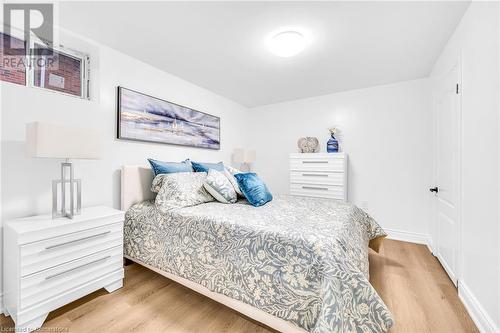 64 Viceroy Court, Hamilton, ON - Indoor Photo Showing Bedroom