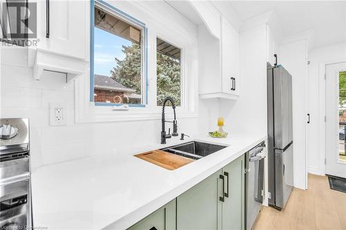 64 Viceroy Court, Hamilton, ON - Indoor Photo Showing Kitchen With Stainless Steel Kitchen With Double Sink With Upgraded Kitchen