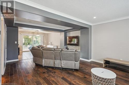 15 Argyle Street S, Caledonia, ON - Indoor Photo Showing Living Room