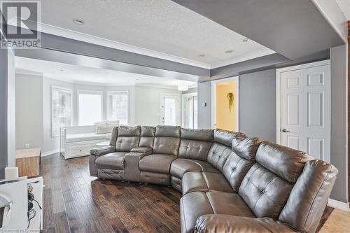 15 Argyle Street S, Caledonia, ON - Indoor Photo Showing Living Room