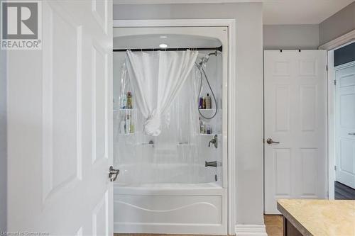 15 Argyle Street S, Caledonia, ON - Indoor Photo Showing Bathroom