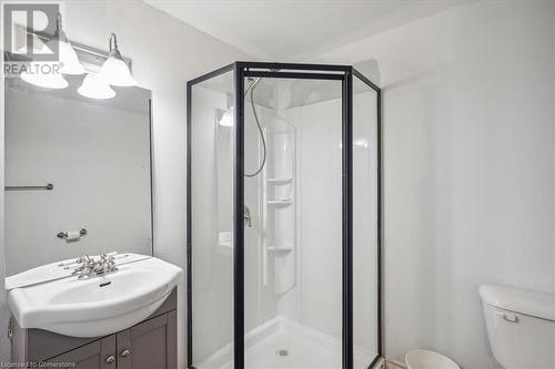 15 Argyle Street S, Caledonia, ON - Indoor Photo Showing Bathroom