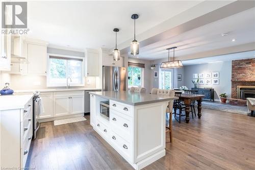 2214 Melissa Crescent, Burlington, ON - Indoor Photo Showing Kitchen With Upgraded Kitchen