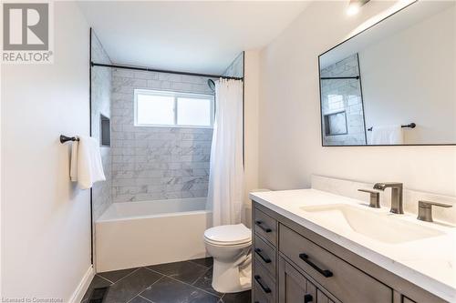 2214 Melissa Crescent, Burlington, ON - Indoor Photo Showing Bathroom