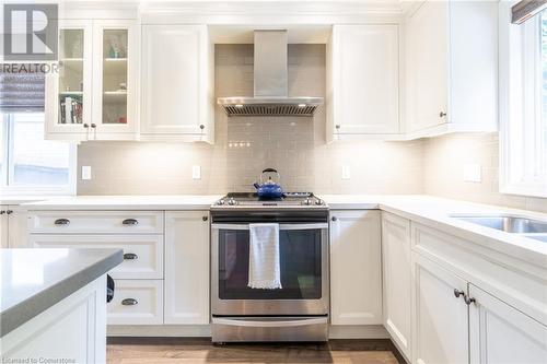 2214 Melissa Crescent, Burlington, ON - Indoor Photo Showing Kitchen With Upgraded Kitchen