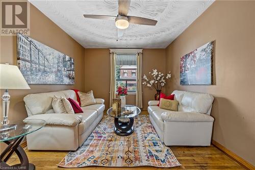 89 Belview Avenue, Hamilton, ON - Indoor Photo Showing Living Room