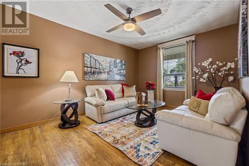 89 Belview Avenue, Hamilton, ON - Indoor Photo Showing Living Room