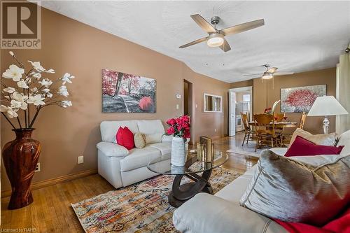 89 Belview Avenue, Hamilton, ON - Indoor Photo Showing Living Room