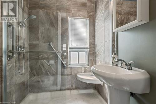 89 Belview Avenue, Hamilton, ON - Indoor Photo Showing Bathroom