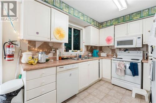 139 Whitney Avenue, Hamilton, ON - Indoor Photo Showing Kitchen With Double Sink