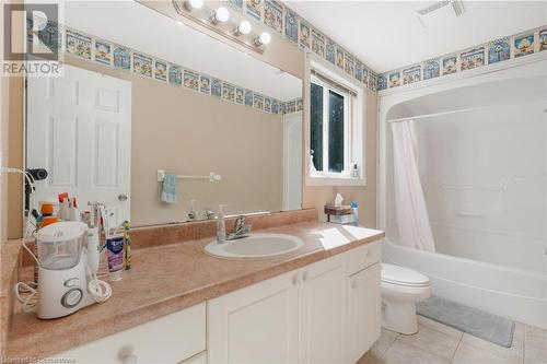 139 Whitney Avenue, Hamilton, ON - Indoor Photo Showing Bathroom