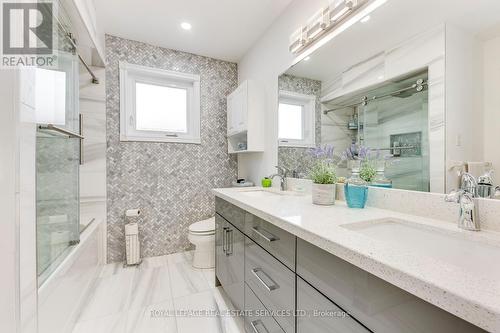 1220 Old Oak Drive, Oakville (West Oak Trails), ON - Indoor Photo Showing Bathroom