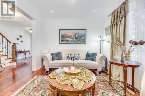 1220 Old Oak Drive, Oakville (West Oak Trails), ON - Indoor Photo Showing Living Room