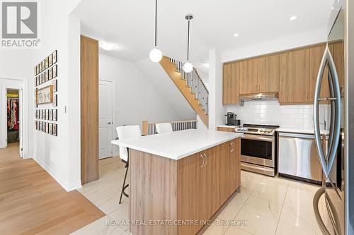 11 - 21 Overlea Drive, Brampton (Sandringham-Wellington), ON - Indoor Photo Showing Kitchen With Upgraded Kitchen