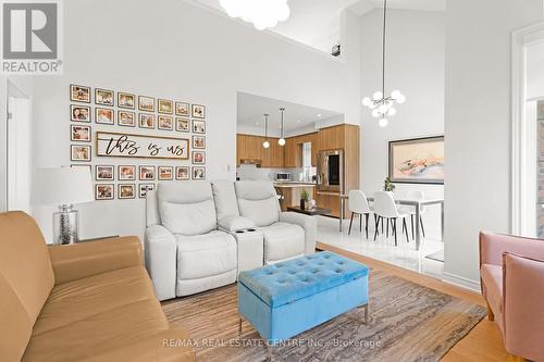 21 Overlea Drive, Brampton, ON - Indoor Photo Showing Living Room