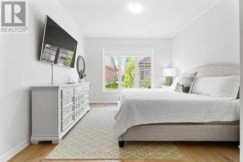 21 Overlea Drive, Brampton, ON - Indoor Photo Showing Bedroom