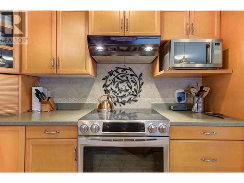 313 Tanager Drive, Kelowna, BC - Indoor Photo Showing Kitchen