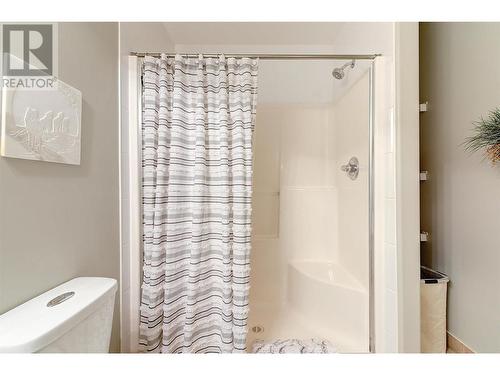 313 Tanager Drive, Kelowna, BC - Indoor Photo Showing Bathroom