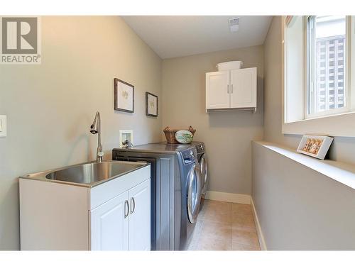 313 Tanager Drive, Kelowna, BC - Indoor Photo Showing Laundry Room