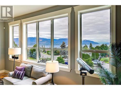 313 Tanager Drive, Kelowna, BC - Indoor Photo Showing Other Room