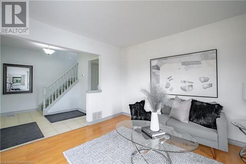 248 Fruitland Road, Stoney Creek, ON - Indoor Photo Showing Living Room