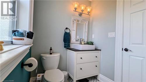 428 King William Street, Hamilton, ON - Indoor Photo Showing Bathroom