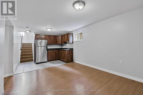 22 Weymouth Road, Barrie, ON - Indoor Photo Showing Kitchen