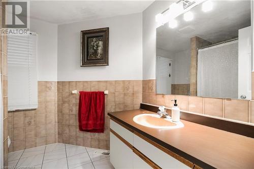 97 Old Chicopee Drive, Kitchener, ON - Indoor Photo Showing Bathroom